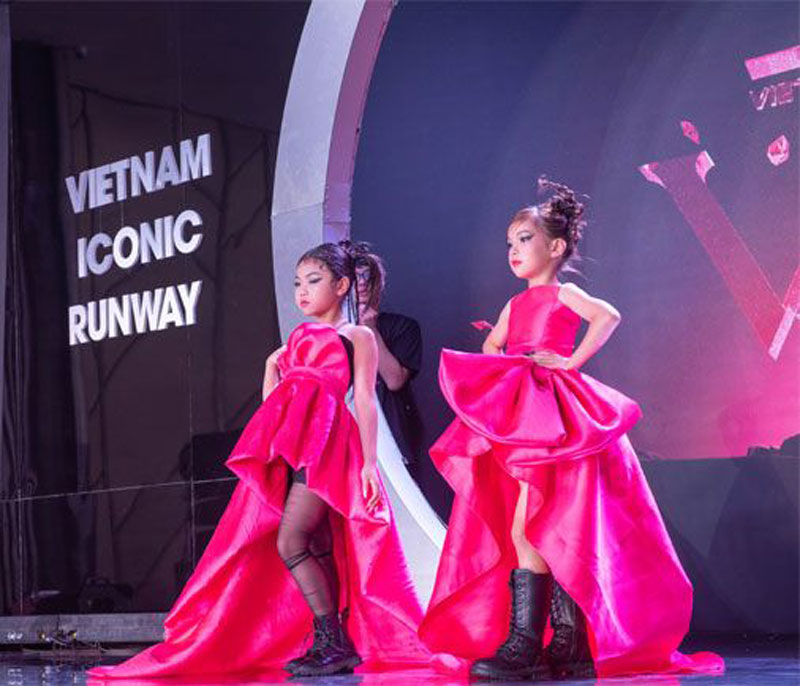 Vietnam Iconic Runway: Show diễn thời trang bùng nổ của 100 mẫu nhí